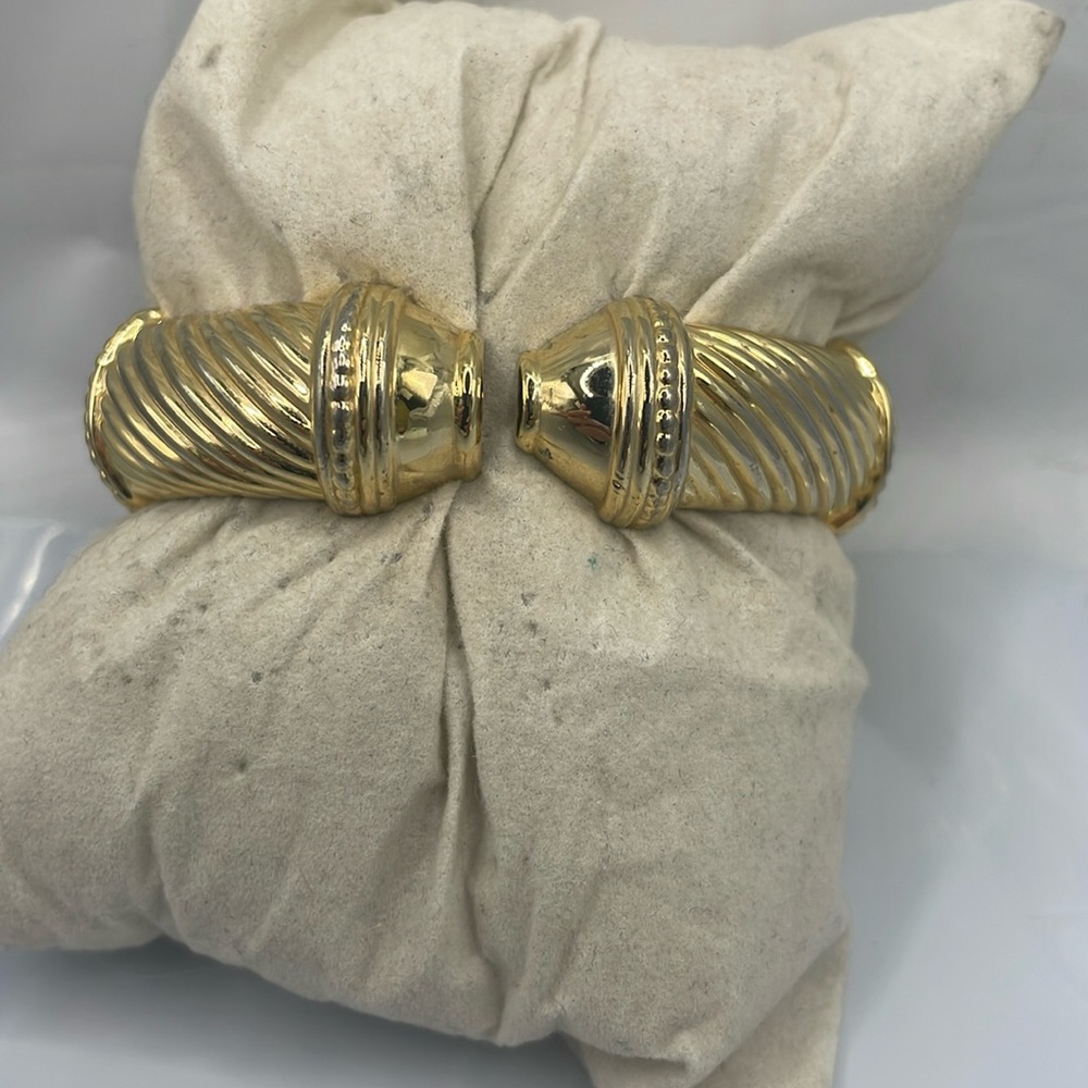 Vintage hinged bangle bracelet